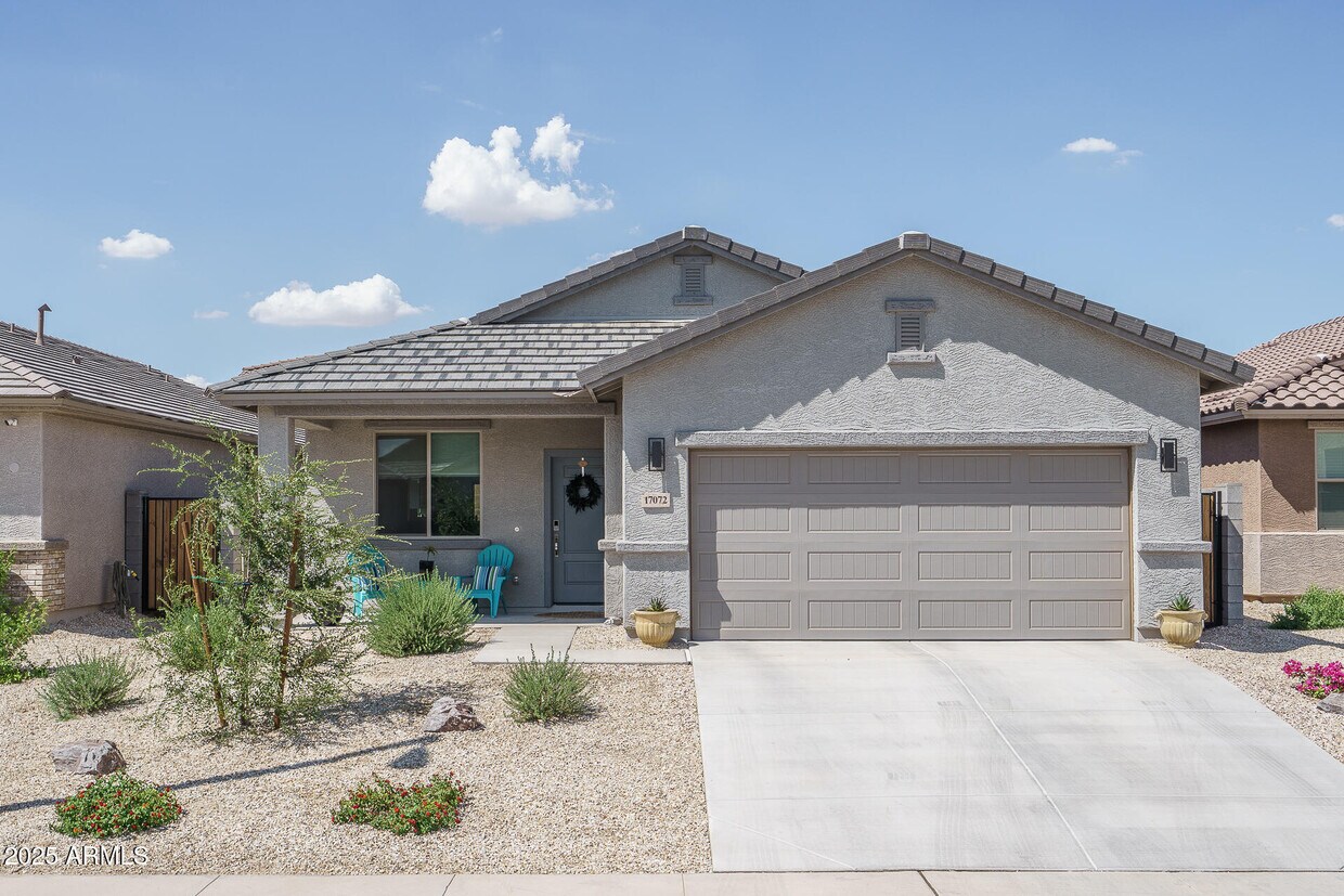 Foto principal - 17072 W Alice Ave