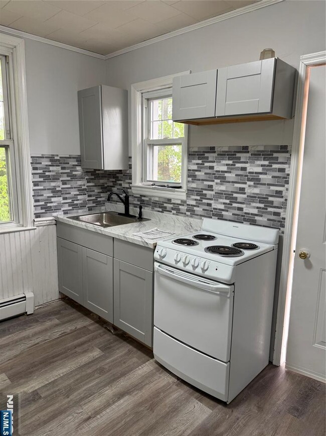 Building Photo - 1057 Lafayette Ave