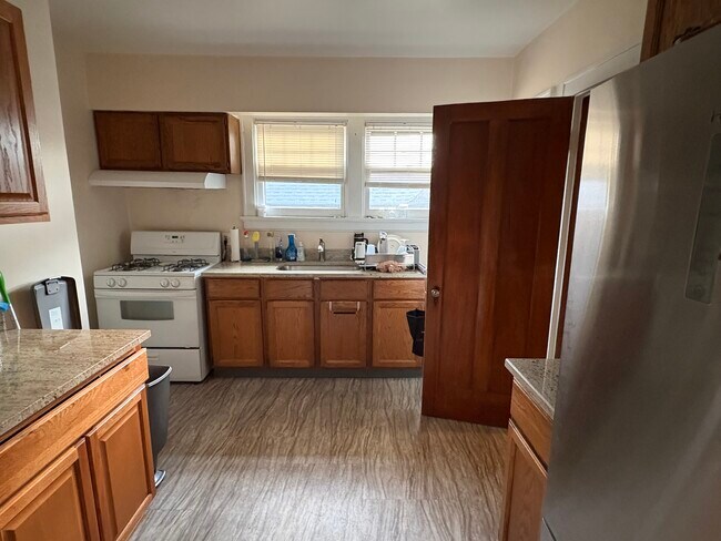 Cocina - 3219 Glengyle Ave