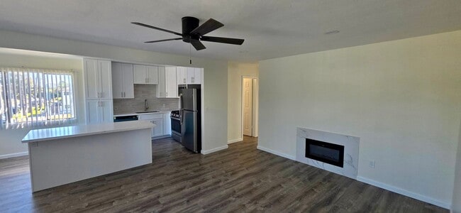 Building Photo - Upstairs 2 bedroom 1 bath apartment in PB, 4 blocks from ocean