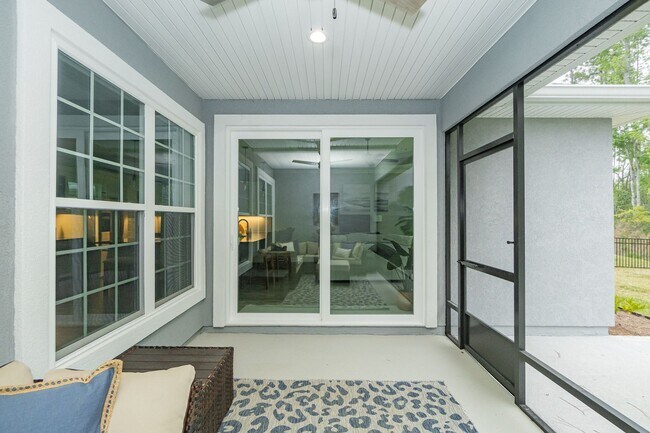 Building Photo - Practically brand new 3/2 w/ pool access!