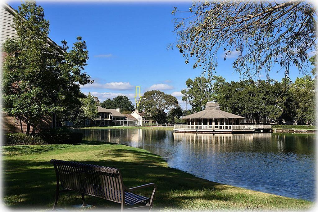 Foto principal - 202 Old Bridge Lake St