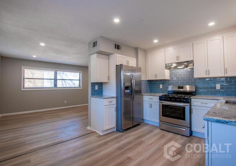 Foto principal - 886 St Charles Ave NE