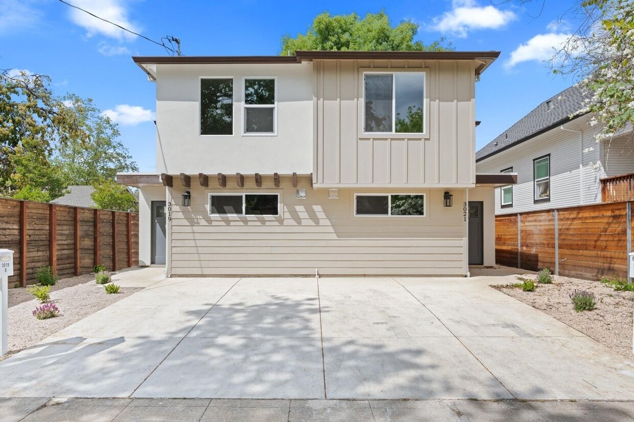 Primary Photo - 3019 8th Ave