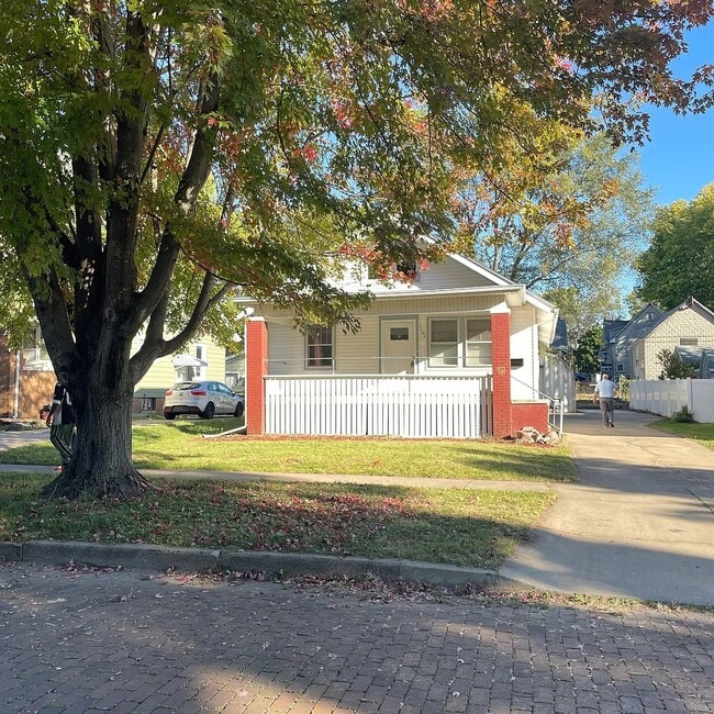 Building Photo - 1105 E Kansas St