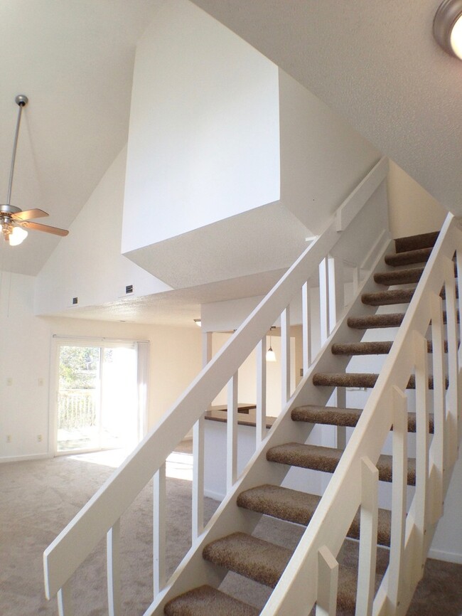 Building Photo - GORGEOUS 3 BEDROOM 2.5 BATH OVER LOOKING W...