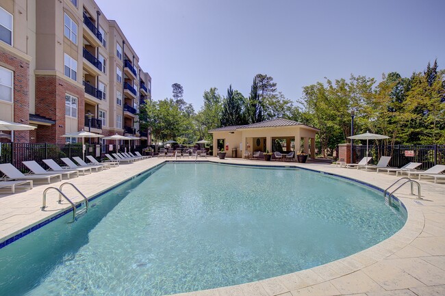 Piscina de agua salada estilo resort - Apartments at The Arboretum