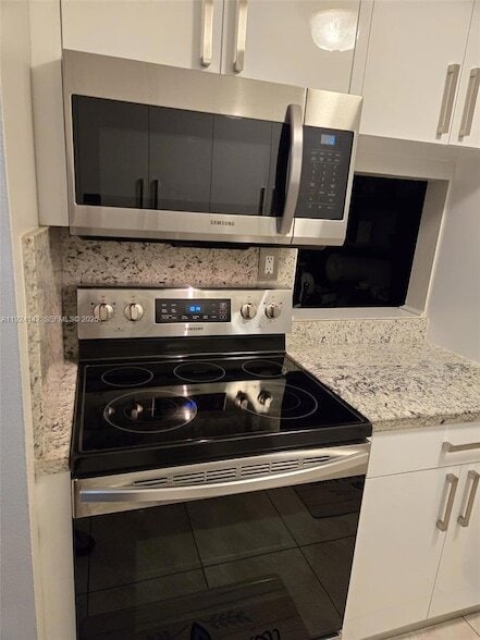 Foto del edificio - 14321 N Kendall Dr