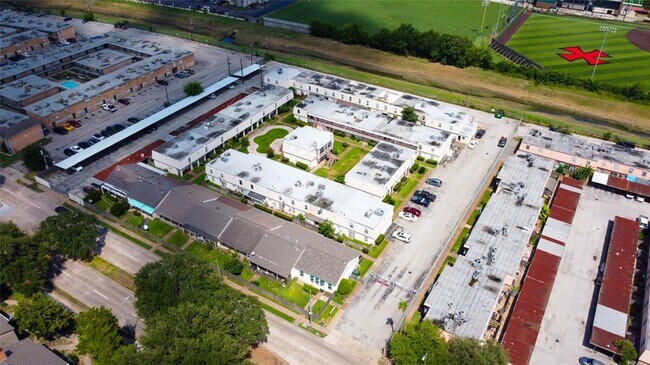 Building Photo - 6201 Ranchester Dr