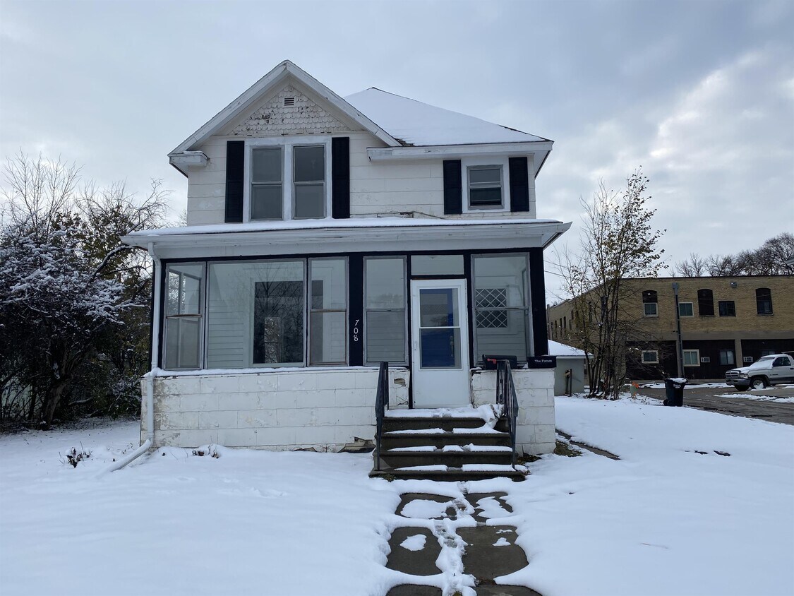 Primary Photo - 708 7th St N