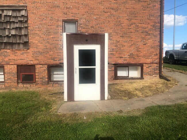Entrance - 1802 Chandler Rd W