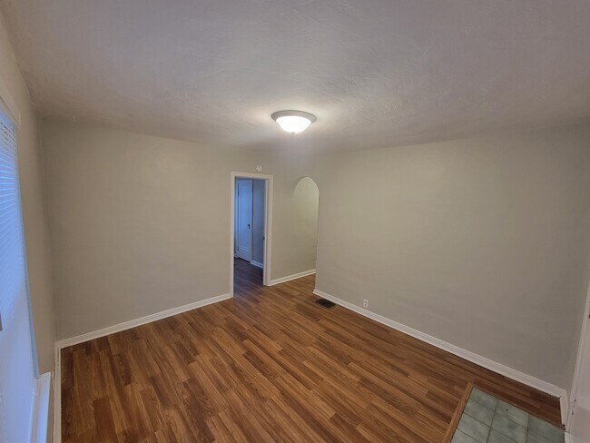 Building Photo - 3037 E Elm St