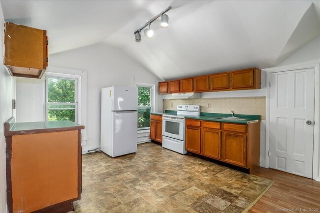 Building Photo - 34 Poplar St