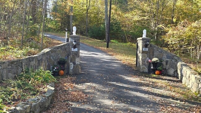 Building Photo - 85 Burlingame Rd