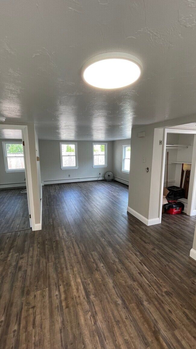 Living room - 174 1/2 Lakeview Ave