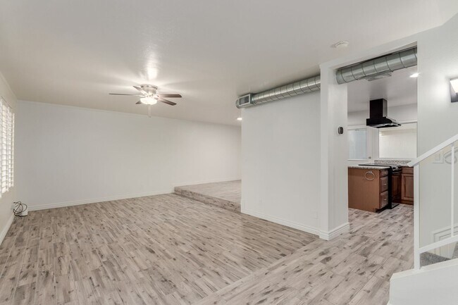 Foto del edificio - Split Level 4 Bedroom 2 Bathroom in Scotts...