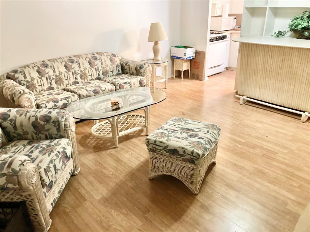 1005 W Hickory St Unit W6, Denton, TX 76201 Room for Rent in Denton