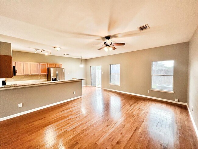 Foto del edificio - 8323 Greys Ln