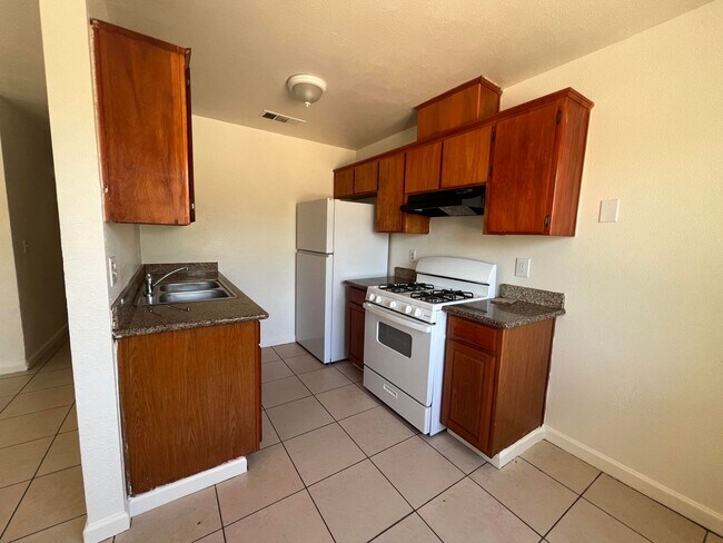 Foto del edificio - 2645 W Robinson Ave