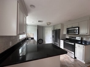 Building Photo - 216 Palfrey St