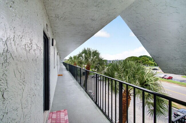 Foto del edificio - 9440 SW 8th St