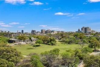 Foto del edificio - 901 W 9th St