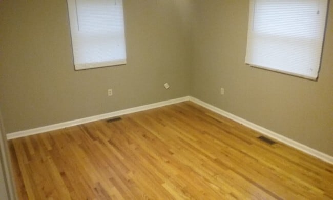 MB Room - 826 Arlington Rd