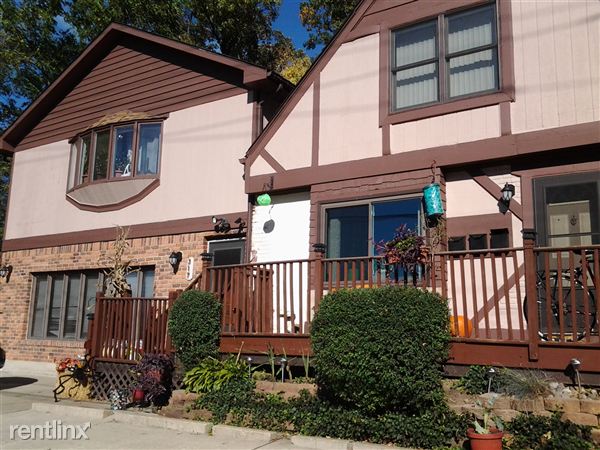 Primary Photo - 317 S Grove St