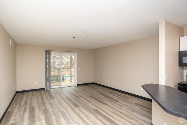 1BR, 1BA - 728SF - Living Room - Bennington Hill Apartments