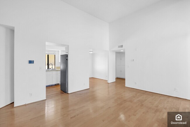 Building Photo - 7001 S La Cienega Blvd