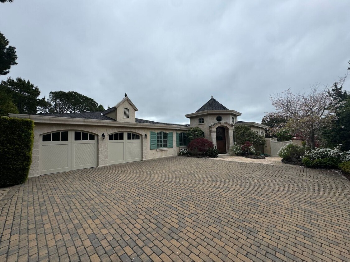 Foto principal - West Hillsborough Home For Rent