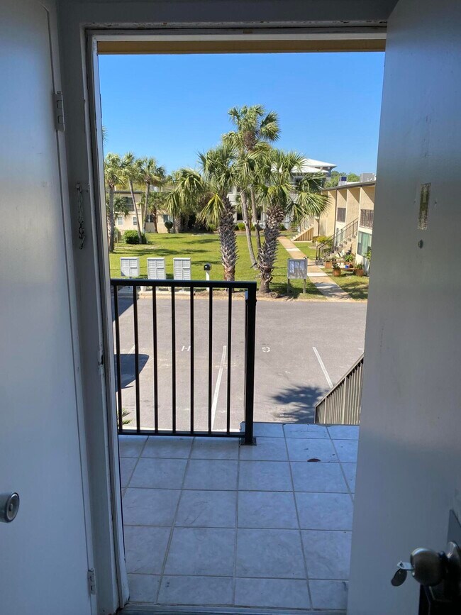 Foto del edificio - 300 Miracle Strip Pkwy SW