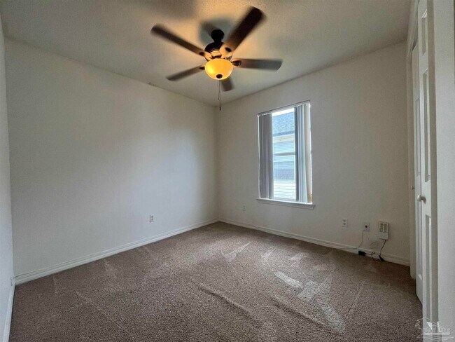 Foto del edificio - 4104 Spinnaker Pl