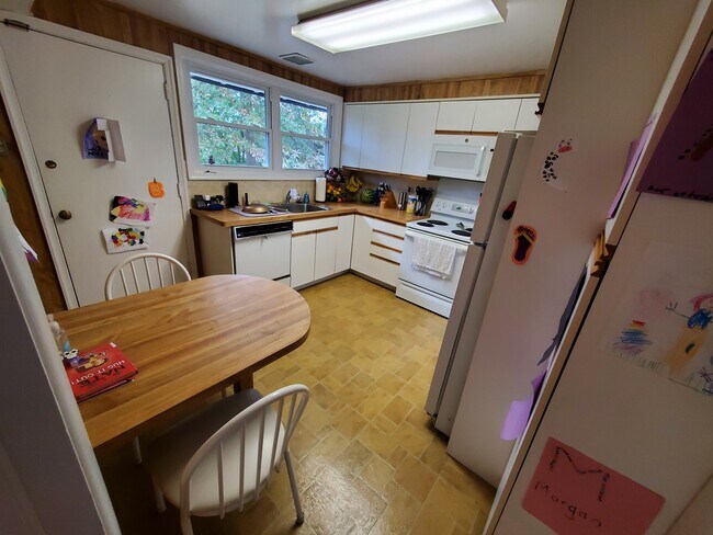 Building Photo - 229 Ellis Rd