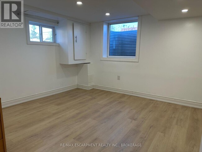 Photo du bâtiment - 342 E 23rd St
