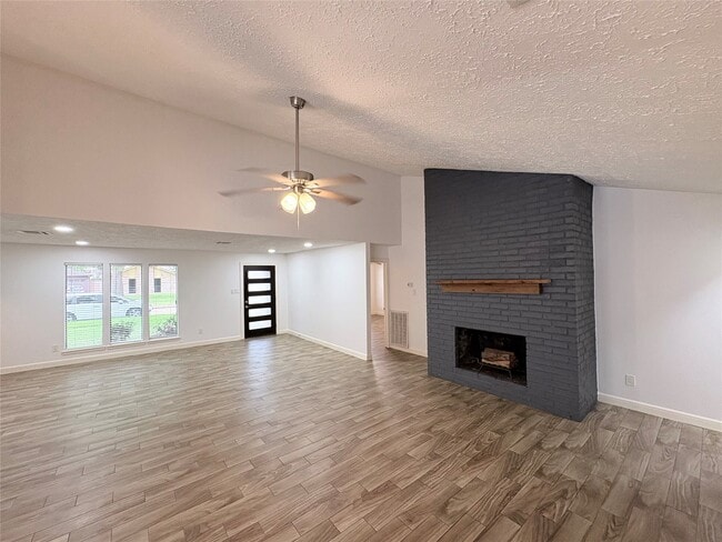 Foto del edificio - 21330 Park Tree Ln