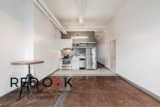 Building Photo - 430 S Broadway