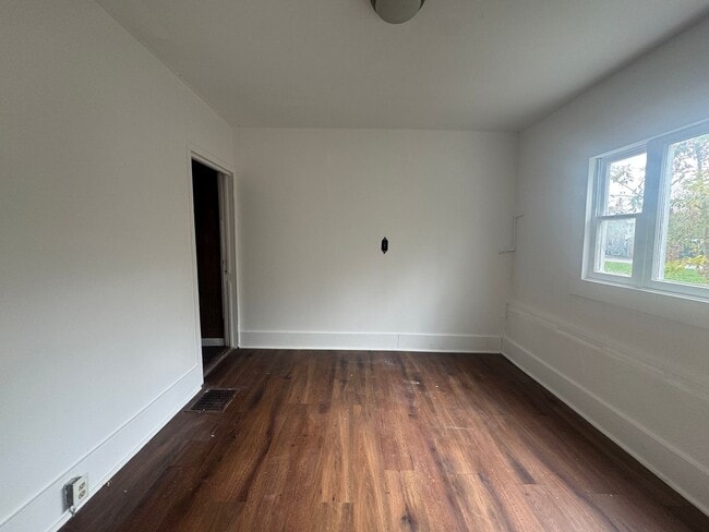 Building Photo - 213 Depeyster St