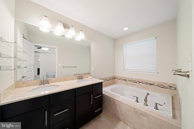 Foto del edificio - 12220 Montreat Pl