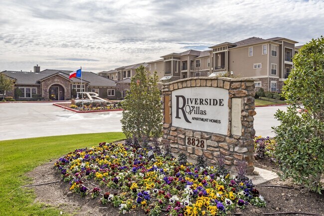 Building Photo - Riverside Villas Apartments