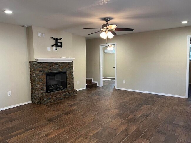 Foto del edificio - 208 W Chapoy St