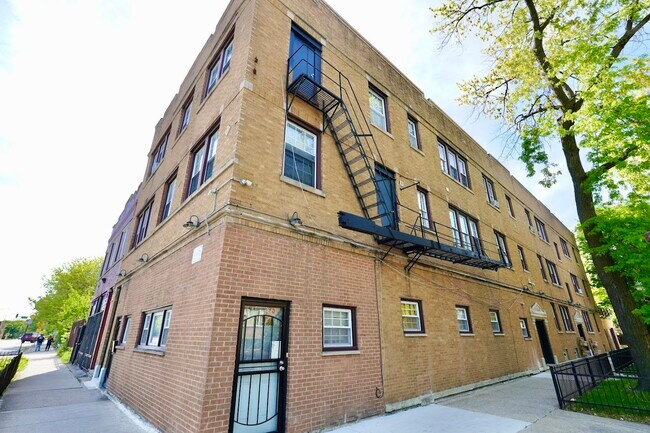 Foto del edificio - 6709 S Artesian Ave