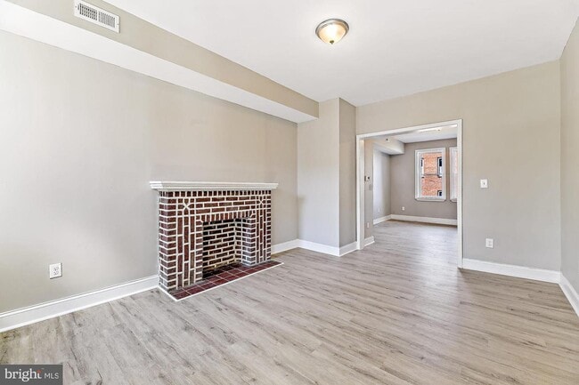 Building Photo - 5104 Queensberry Ave