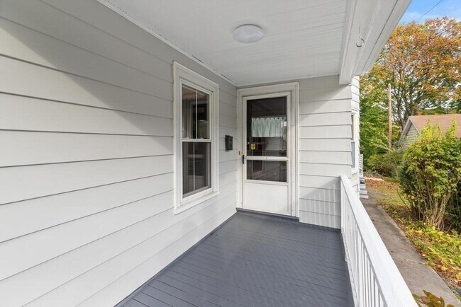 Building Photo - One Wedge Pond Rd