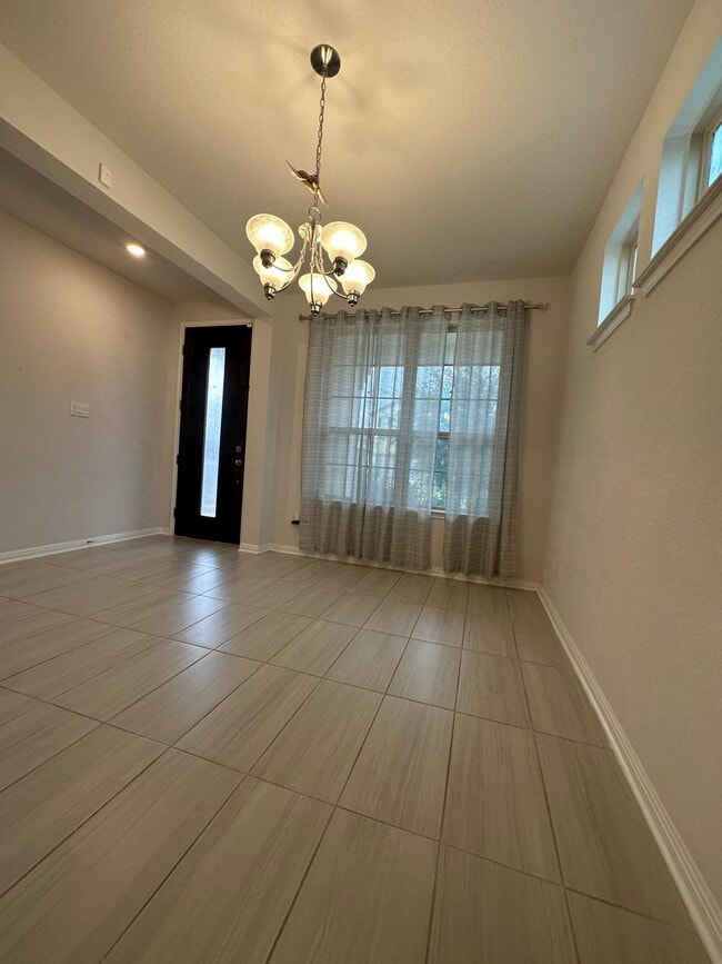 Building Photo - 2430 Castello Wy