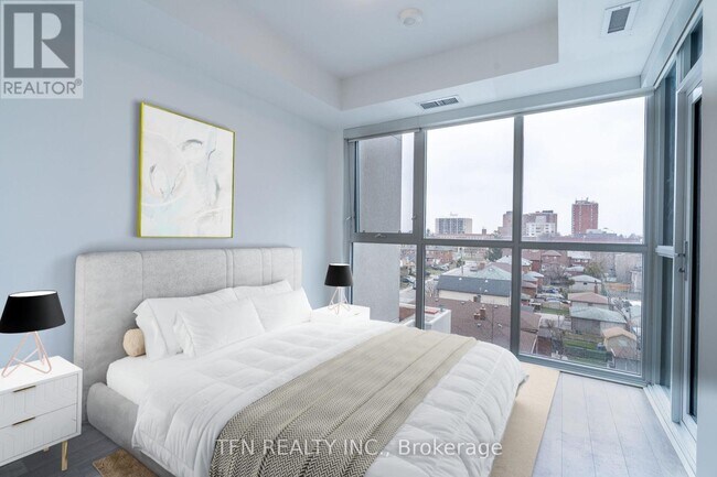 Photo du bâtiment - 1603 Eglinton Ave W