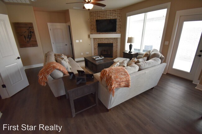 Foto del edificio - 4 br, 2.5 bath House - 740 N Malbec Rd