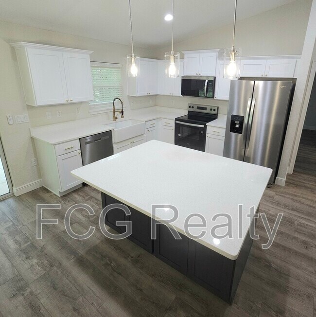 Building Photo - 9547 N Sandree Dr