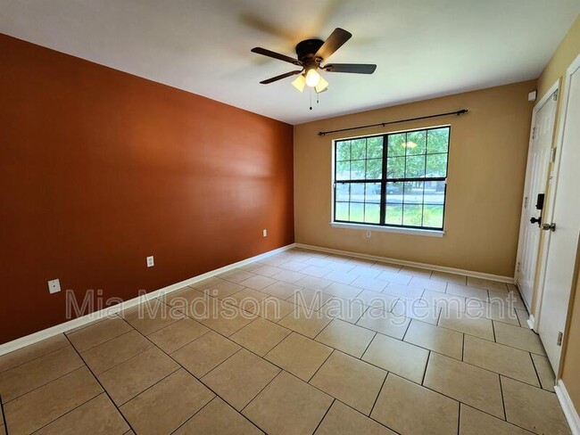 Building Photo - 115 Wisteria Ct