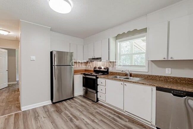 Building Photo - NOW OFFERING 1/2 MONTH FREE WITH SIGNED LE...